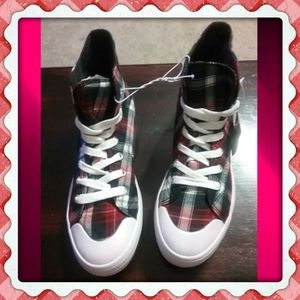 HI-TOP SNEAKERS